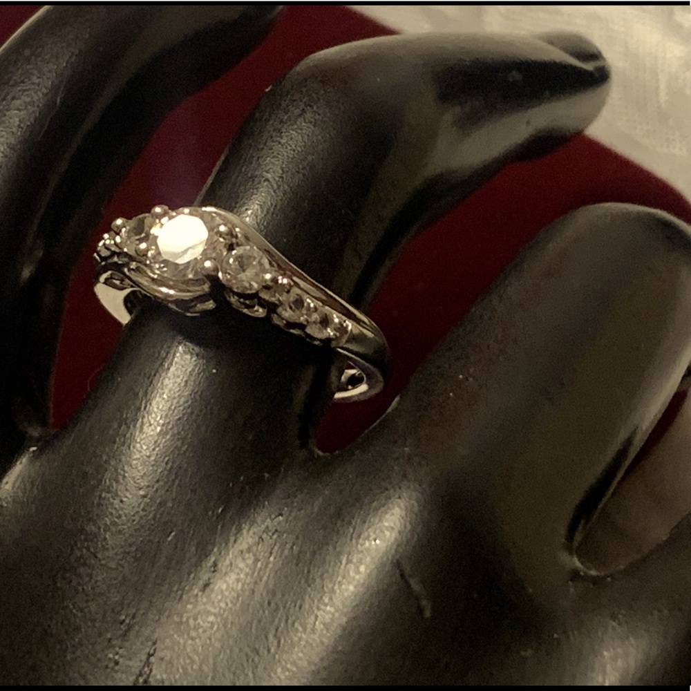 Gorgeous Sterling Silver Ring sz 7